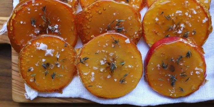 How to cook caramelized apples?